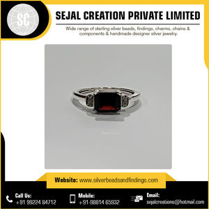Anillo de piedras preciosas de Plata de Ley 925 hecho a mano con un juego de rubíes en patrón de números para compromiso de boda o aniversario - Product Image 6