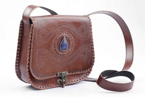 Sac à bandoulière vintage en cuir véritable pour femme, tendance, avec chaînes et boutons en relief, prix bas - Product Image 6