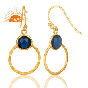 Boucle d'oreille martelée or et argent, bijou de styliste, pendentif rond, en corindon bleu, pierre précieuse - Product Image 3