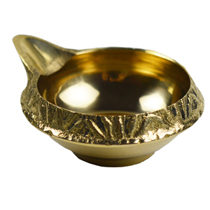 Diya Mini de latón con diseño de agarre de mano para decoración de templo, soporte de decoración de oración y hogar, Diya con acabado pulido - Product Image 3