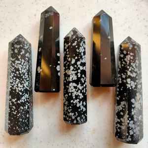 Piedra semipreciosa artesanal estilo amor hermosa al por mayor piedra preciosa natural de alta calidad copo de nieve Jembo Tower Point Feng Shui - Product Image 1