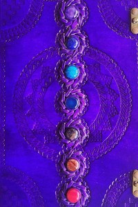 Seven Stone Chakra Espiral A5 Diario de cuero de tapa dura Suministros de oficina grandes Cuaderno para uso diario personal Caja A3 empaquetada - Product Image 2