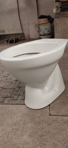 Inodoro de Dos Piezas Oculto de Cerámica con Sifón en S y P, Hecho en India - Product Image 3