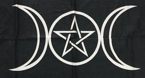 Mantel de Algodón con Diseño de Pentagrama y Triple Luna, Cubierta de Mesa Cuadrada Negra y Dorada para Tarot y Brujería, por Indian Consigners - Product Image 5