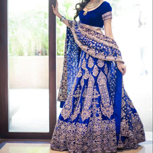 Top en velours brodé bleu traditionnel avec tenue de fête de mariage ethnique Lehenga 2025 - Product Image 1