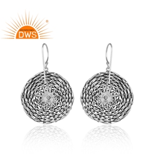 Pendientes de diseñador con diseño de disco tejido, hechos a mano, de plata de ley oxidada con topacio azul, fabricante de joyería - Product Image 3