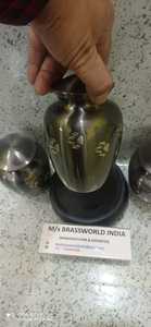 Brassworld อินเดียแอนทราไซต์เกรย์ใส่โกศใส่โลหะสำหรับงานศพสัตว์เลี้ยง - Product Image 2
