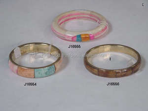 Vente chaude Rouge et Vert Os Incrustation sur Laiton Mosaïque Bracelet sur Laiton Base Indien Os Incrustation Bijoux Bracelet au Prix de Gros - Product Image 3