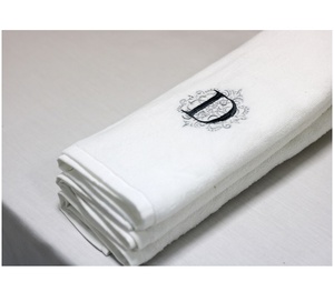 Toallas de mano con letras D bordadas de alta calidad, tela de rizo de algodón, toalla para invitados para uso en el baño, bordado Quang Thanh - Product Image 1