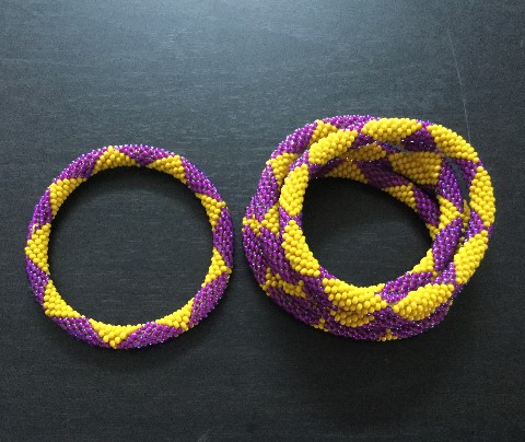 สีเหลือง