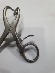 Rétracteur périnéal Gelpi sûr et efficace de source d'alimentation manuelle fiable pour l'outil de tissu de chirurgie pelvienne de gynécologie d'obstétrique - Product Image 4