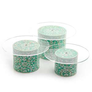 Support à gâteau de style classique en forme arrondie avec finition nacre et dessus en verre, lot de trois, pour la maison, l'hôtel et le restaurant - Product Image 1