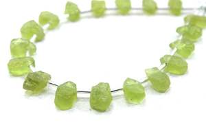 Perceuse latérale supérieure en péridot naturel de forme inégale, rugueux non traité, pierre précieuse brute indienne, vente en gros, 18 pièces - Product Image 2