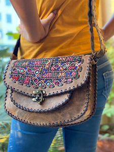 インドのスタイリッシュなジプシーレザーショルダーバッグバンジャラ自由奔放に生きるハンドバッグショルダーバッグパッチワークバッグ - Product Image 4