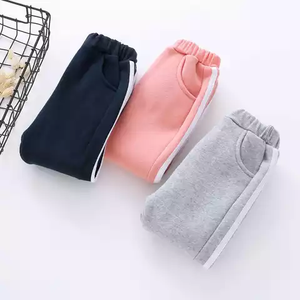 Pantalon de survêtement en molleton de coton pour enfants à rayures latérales sur les pantalons d'enfants ajoutez votre logo personnalisé sur les pantalons - Product Image 3