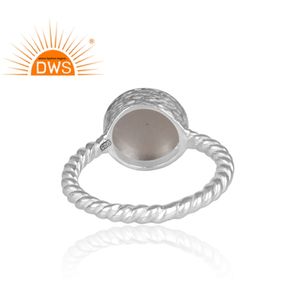 แหวนแต่งงานเงินแท้ 925 ประดับพลอยมูนสโตนสีเทาในตัวเรือนเงินหนา ดีไซน์สวยหรู - Product Image 4