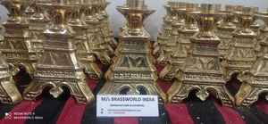 Bougeoir en laiton poli doré de style religieux pour fournitures d'église, fabriqué en métal durable - Product Image 2