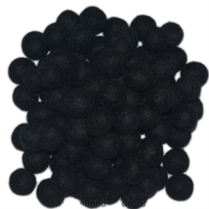 Bola de fieltro de lana negra de 2,2 cm hecha a mano, pecas, decoraciones navideñas para interiores, pedido mínimo de 100 piezas de Nepal - Product Image 1