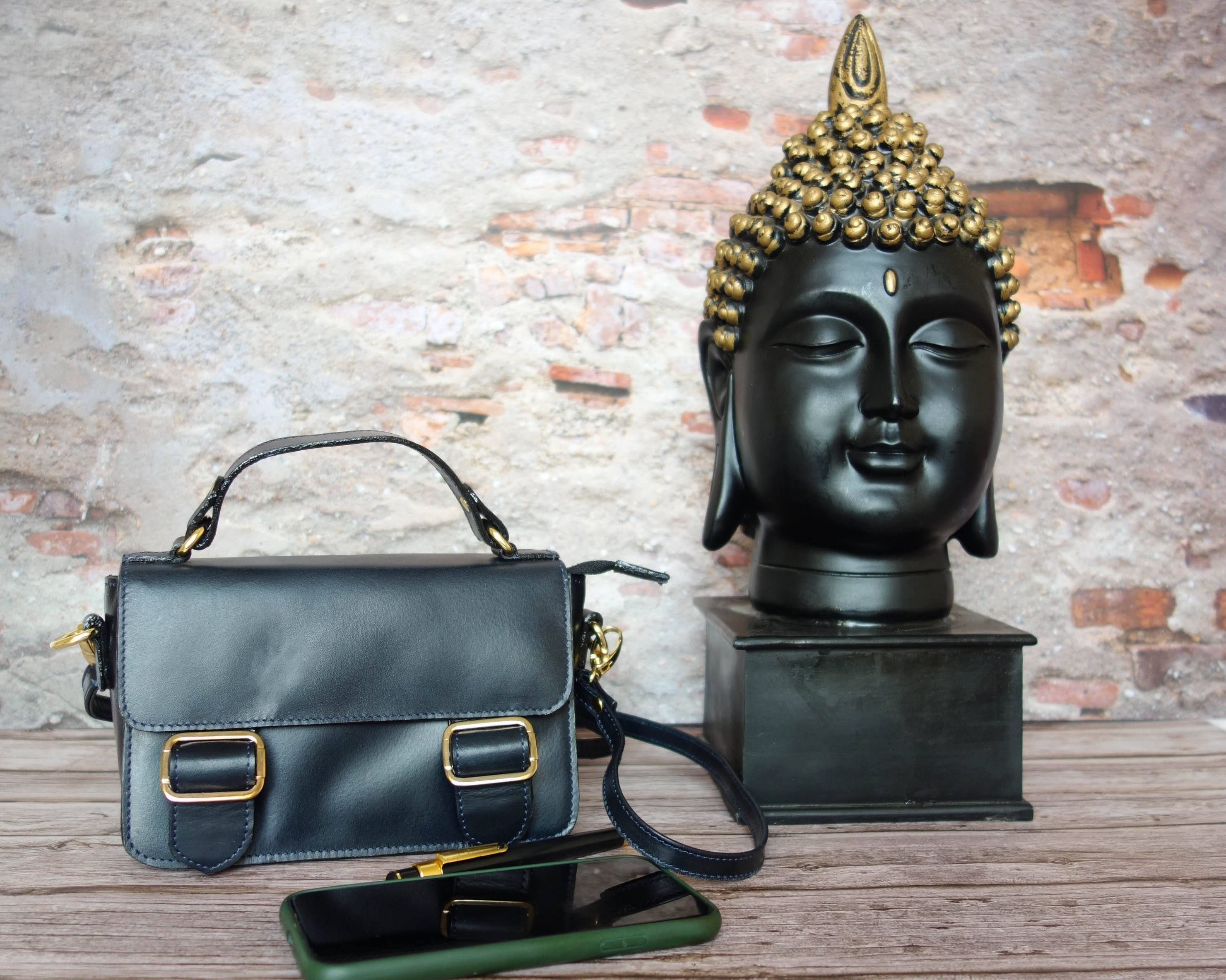 สีกรมท่า