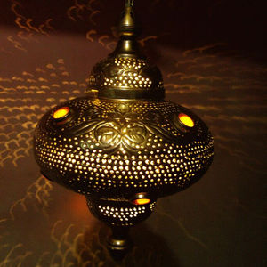 Hôtels de luxe Designer Décoration de table Lanternes à bougies en métal suspendues à la main Projecteurs Lanternes en métal pour chambre d'hôtel - Product Image 1