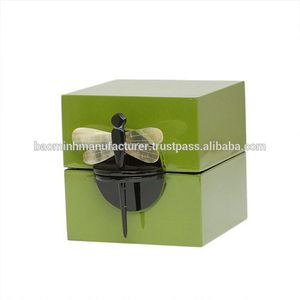 กล่องเครื่องประดับเคลือบเงาแบบพิเศษพร้อมตัวล็อคแบบแมลงปอจากเวียดนาม - Product Image 1