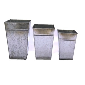 Jardinières de sol pour plantes d'intérieur/extérieur, finition galvanisée contemporaine, tôle GP IHA, élégantes et durables - Product Image 1