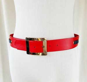 Cinturón de vinilo vintage rojo y azul hecho a mano, diseño llamativo - Product Image 1
