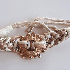 Cinturón de cuerda blanca con hebilla grande dorada, hecho a mano, mágico - Product Image 1