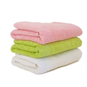 מגבת רחצה יוקרתית מכותנה בצבעים רבים מגבת רחצה זולה למבוגרים מגבות ברדס יצרן בהודו..