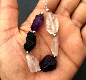 Rosa de amatista Natural y cuarzo transparente, turmalina negra de tamaño grande, taladro superior sin tratamiento, fabricación de joyas rugosas - Product Image 3