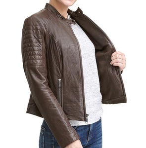 Veste en cuir brodée pour femmes avec coutures florales conçue pour la mode bohème et le style de rue expressif - Product Image 3