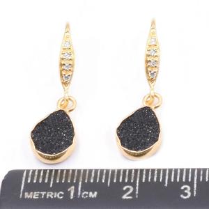 Boucles d'oreille en forme de perle, nouveau, 27 à 28 MM, avec lunette en argent Zircon naturel, plaquée or - Product Image 2