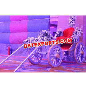 รถม้าแต่งงานตกแต่งอย่างสวยงามสำหรับเจ้าสาวและเจ้าบ่าวตกแต่งทางเข้างานแต่งงาน - Product Image 1