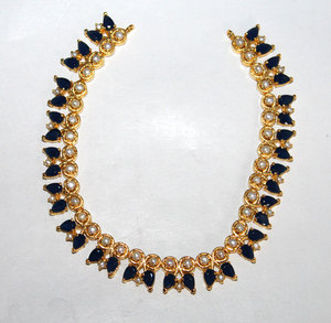 थोक के लिए 41.54 ग्राम प्राकृतिक नीला नीलमणि और मोती सोना मढ़वाया बालियां, पेंडेंट और हार सेट आभूषण - Product Image 2