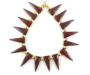 Cristales genuinos Piedras curativas 1 hebra Natural Jasper rojo Piedra preciosa Facetada Triángulo Forma Briolette Cuentas al por mayor - Product Image 1