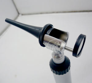 Otoscopio Veterinario Convencional con Construcción de Latón Cromado y Plástico con Acabado Satinado - Product Image 5