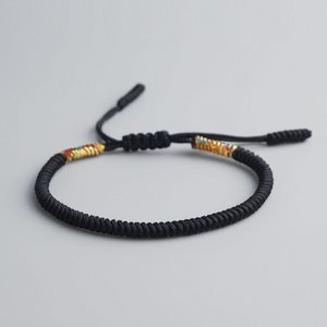 Bracelet en nœuds de corde, bracelet tressé fait main, magie artisanale - Product Image 1