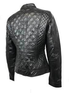 Veste en cuir rembourrée au design de motard élégant pour femmes en peau d'agneau véritable souple Protection de confort au crochet noir Rembourrage ajouté - Product Image 3