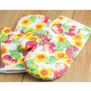 Gant de four élégant à imprimé de fleurs au design pour le four et la cuisine Gant de four en coton multicolore - Product Image 3