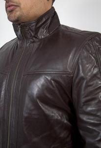 Veste en cuir pour homme Urban Edge conçue pour les coureurs de rue Design audacieux avec texture douce et confort prêt pour la route - Product Image 3