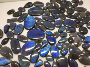 Pierres précieuses de labradorite naturelle de qualité supérieure Rida Creations, bleu feu traité, pour la création de bijoux et l'artisanat - Product Image 3