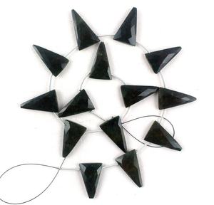 Perles de jaspe vert naturel de forme triangulaire facettée, pierres précieuses de qualité AAA certifiées par un tiers, pierres de bijoux scintillantes - Product Image 1