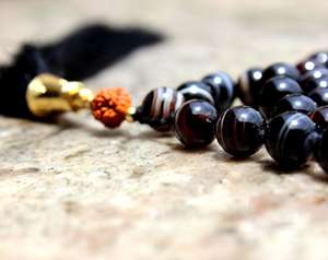 Collar de cuentas de ágata a rayas Rudraksha 108, joyería de piedras preciosas hecha a mano - Product Image 5