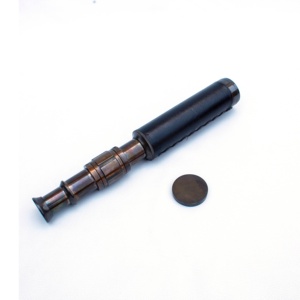 Telescopio de latón antiguo Monocular pirata clásico con caja de madera Empuñadura de cuero Grabado Spyglass Regalos novedosos Aleación de metal - Product Image 2