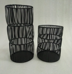 Bougeoir décoratif en fil métallique en maille de fer, ensemble de 2 lampes de lanterne - Product Image 1