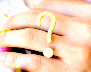 Anillo de aleación grueso con textura curva abstracta corte princesa circón estilo Punk accesorio de joyería de moda Unisex chapado en oro rosa - Product Image 4