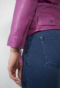 Elegante chaqueta de cuero de Napa rosa para mujer Crocheted Soft Genuine Sheep Skin Modern Twist on Classic Biker Fashion - Product Image 3