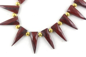 Cristales genuinos Piedras curativas 1 hebra Natural Jasper rojo Piedra preciosa Facetada Triángulo Forma Briolette Cuentas al por mayor - Product Image 2