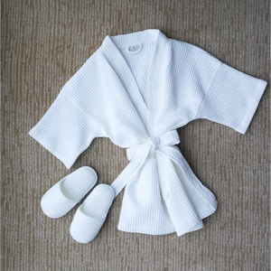 100% peignoirs de bain en tissu éponge en coton cardé avec taille et logo personnalisés pour enfants Robe de l'exportateur indien - Product Image 4