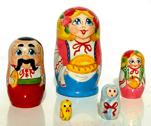 Poupée en bois à collectionner, modèle traditionnel russe, disponible en plusieurs couleurs, blond miel, avec pain - Product Image 1